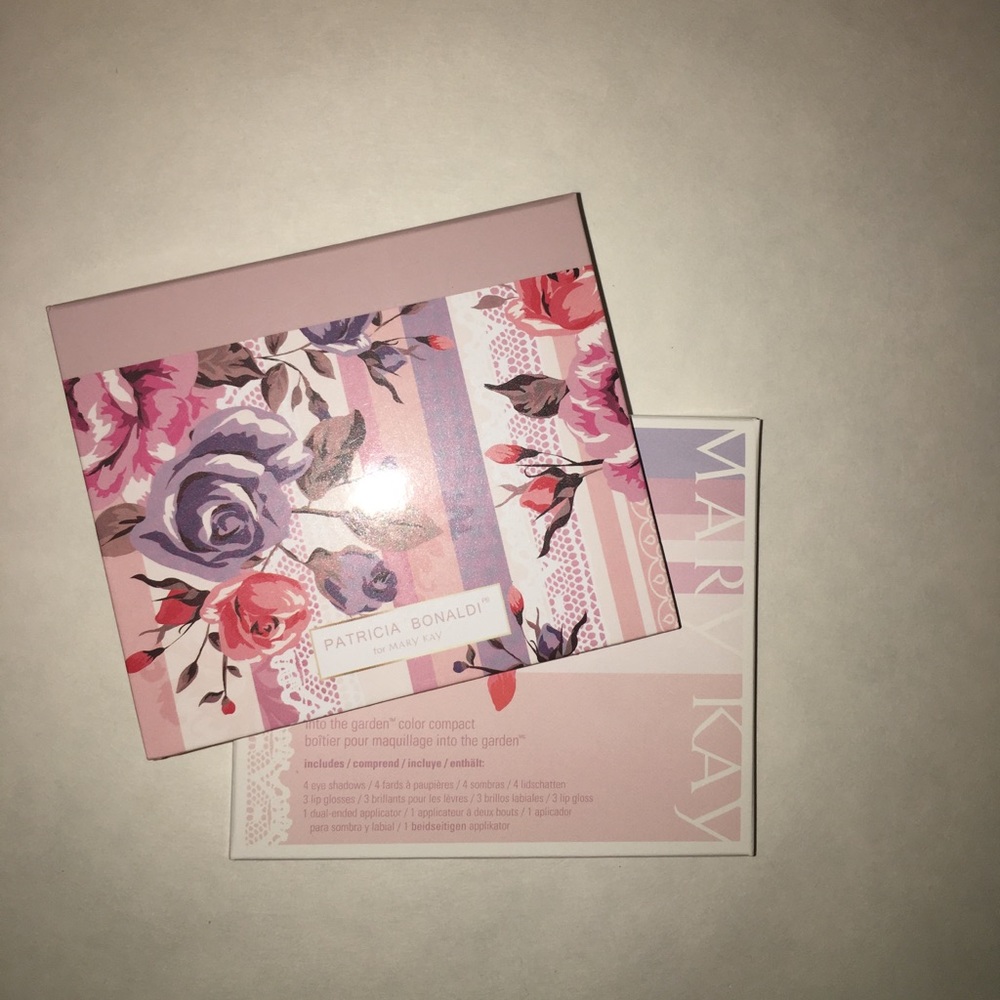 Mary kay into the garden color compact